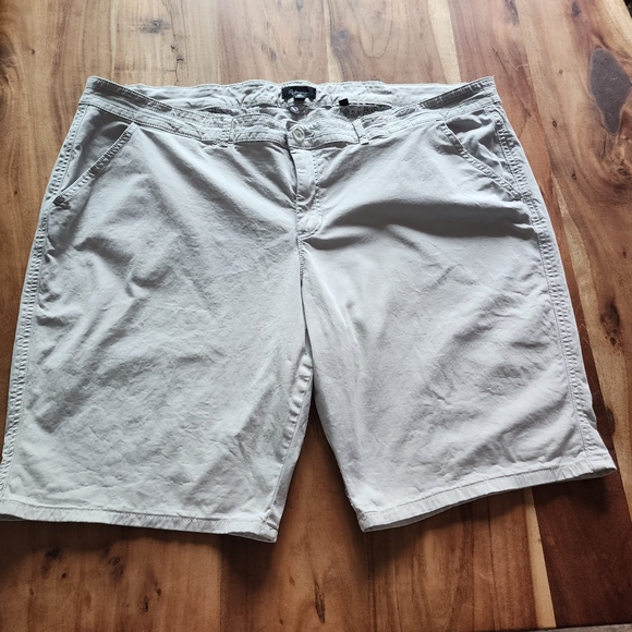 Reitmans cotton mid-rise chino short, plus size 22 - Picture 2 of 10